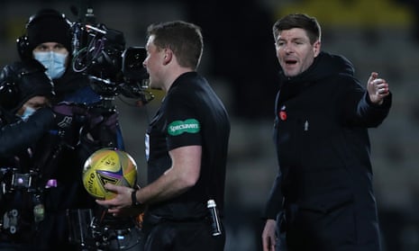 Steven Gerrard remonstrates with the referee John Beaton at half-time during Rangers’ 1-0 win at Livingston