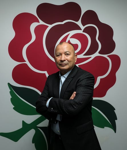 Eddie Jones på Twickenham mandag.