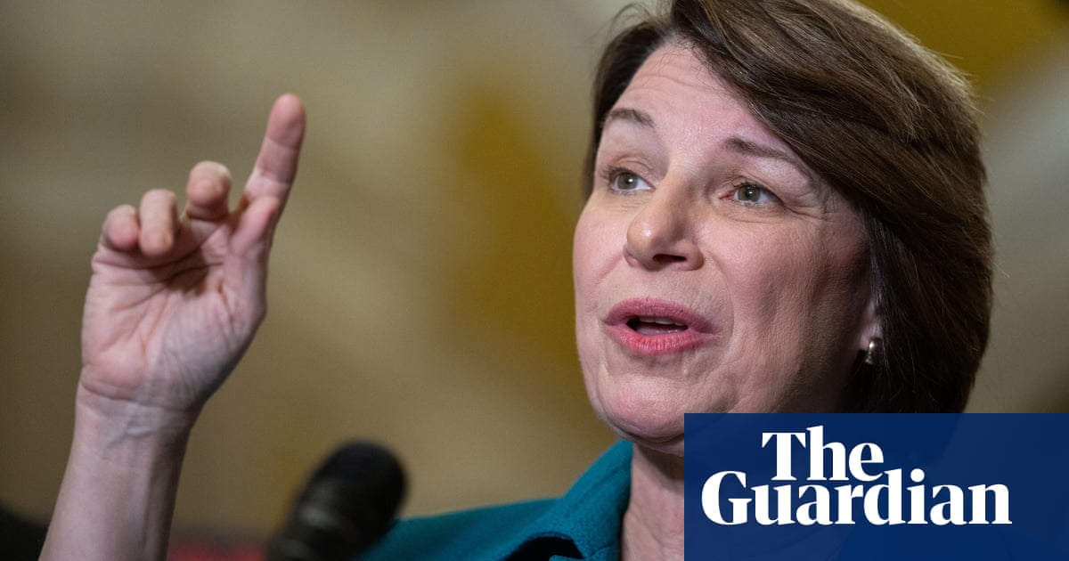 Amy Klobuchar calls on supreme court to hold Trump officials in contempt