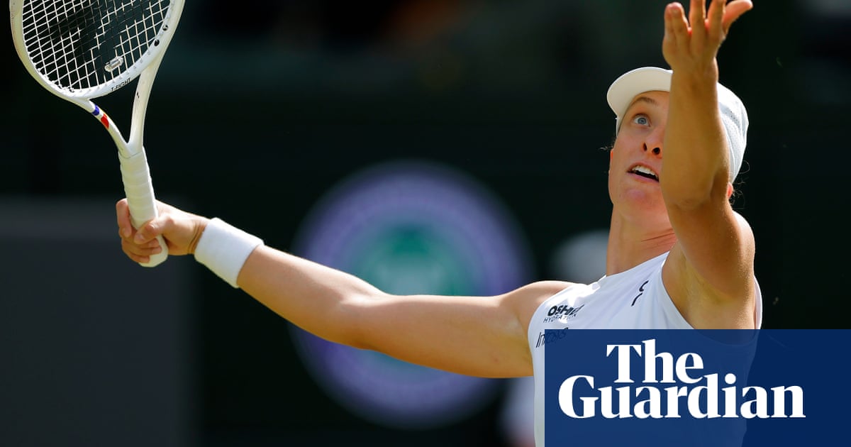 Iga Swiatek stays under radar at Wimbledon with win over McNally to reach ...