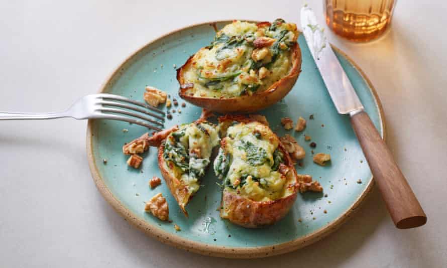 Pommes de terre farcies aux épinards et au gorgonzola.