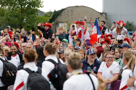 Red Roses fans welcome the England team as they walk from the team bus into the stadium before the Women’s Rugby World Cup 2025 semi-final against France.