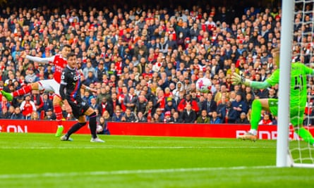 Gabriel Martinelli abre el marcador para