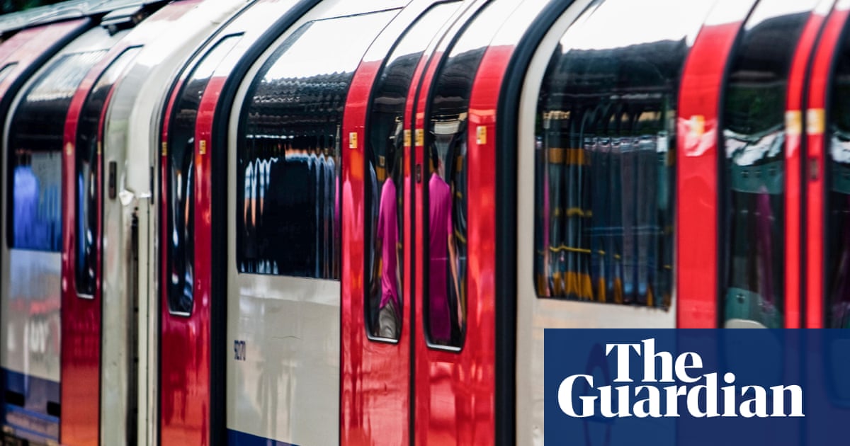 London Underground station staff to stage 24-hour strike on 6 Junie