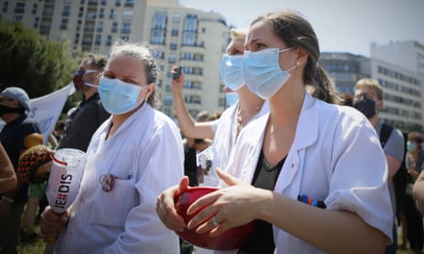 Medics in Paris protest against the government’s handling of the coronavirus pandemic on Thursday.