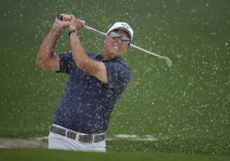 Phil Mickelson made a second round 69 to leave him at four under par.