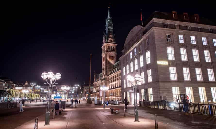 Hamburg town hall at night