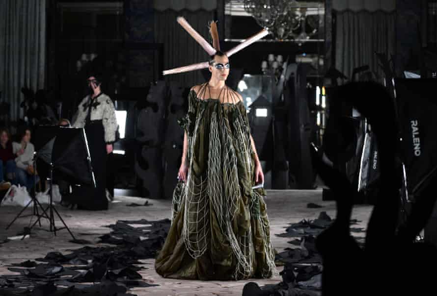 A model walks the runway during a Vin + Omi show at London Fashion Week.