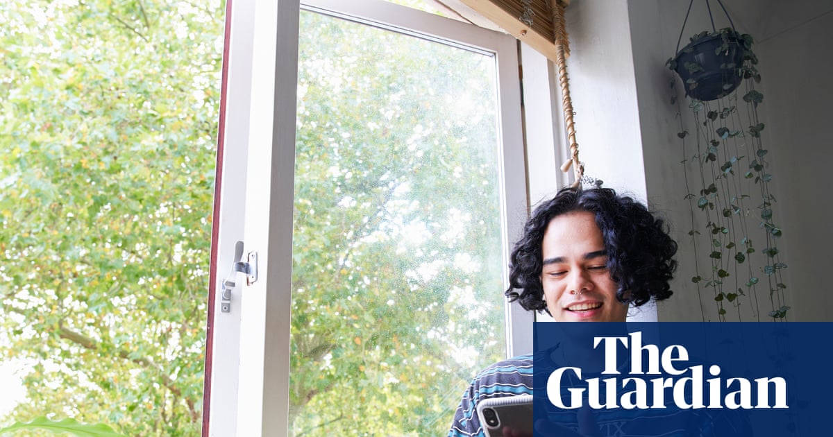 ‘Rawdogging’ marathons: has gen Z discovered the secret to reclaiming our focus?