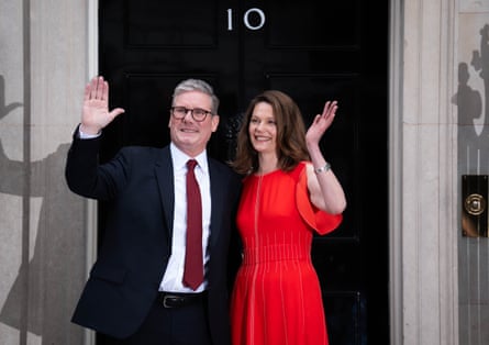 Keir and Victoria Starmer waving outside No 10