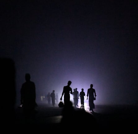 Rohingya refugees leave Shamlapur beach with fish at night to return to Shamlapur camp