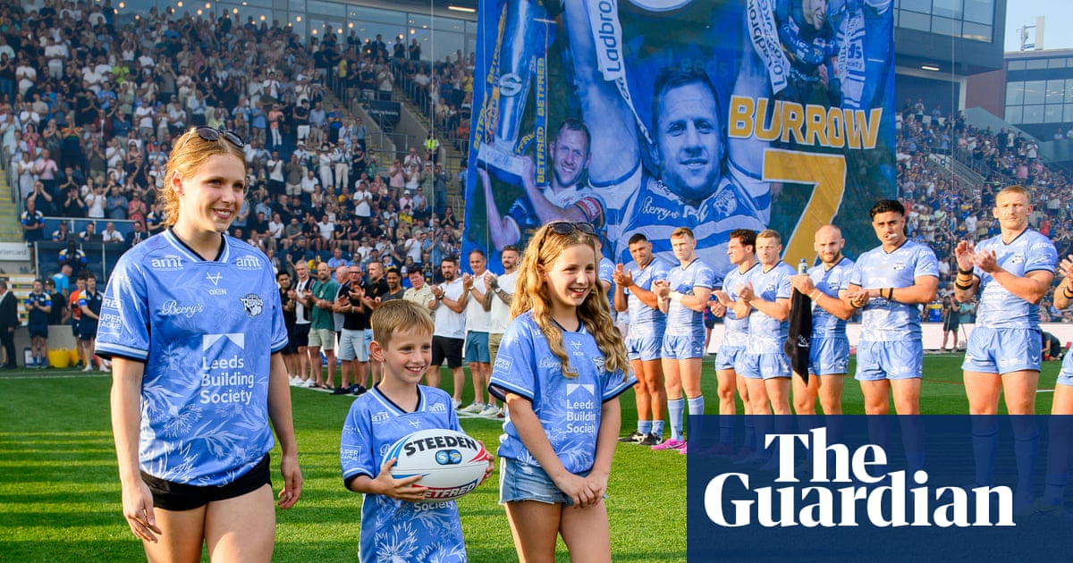 Leeds celebrate Rob Burrow and underline title credentials with rout of Hull KR