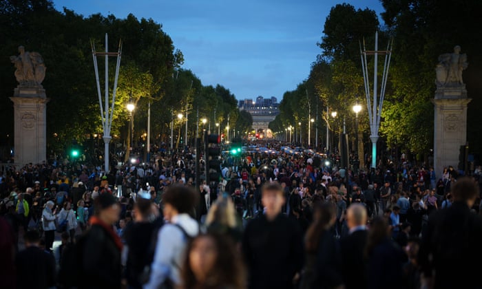 Crowds on the Mall near Buckingham Palace this evening.