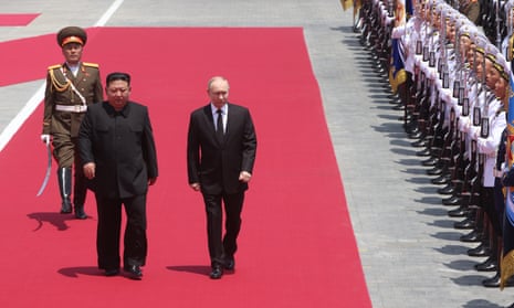 Putin and Kim inspect a row of soldiers.
