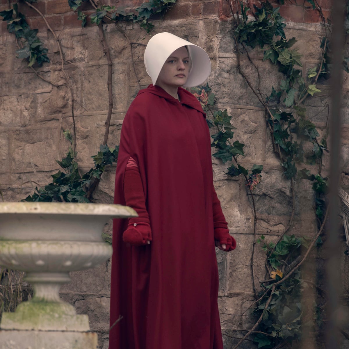 Handmaids Tale Book Series Difference / The Handmaid S