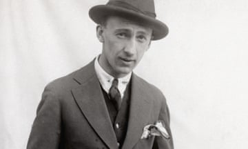 Ballroom dancing legend Vernon Castle (1887 - 1918) with a handkerchief in his suit pocket, circa 1910. 
