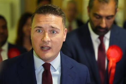 Wes Streeting speaking to members of the media
