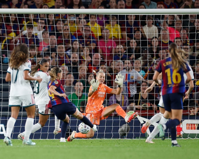 Clàudia Pina hits four as Barcelona score seven goals to demolish Real Madrid