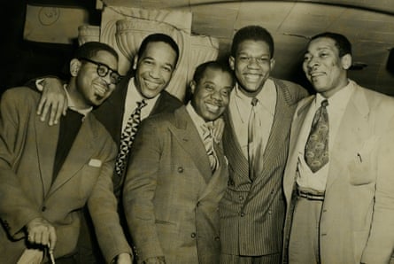 From left to right: Dizzy Gillespie, unidentified, Louis Armstrong, Arvell Shaw and Big Sid Catlett at a nightclub in the late 1940s.