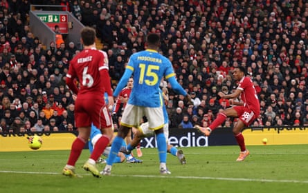Ryan Gravenberch scores Liverpool’s first goal against Wolves