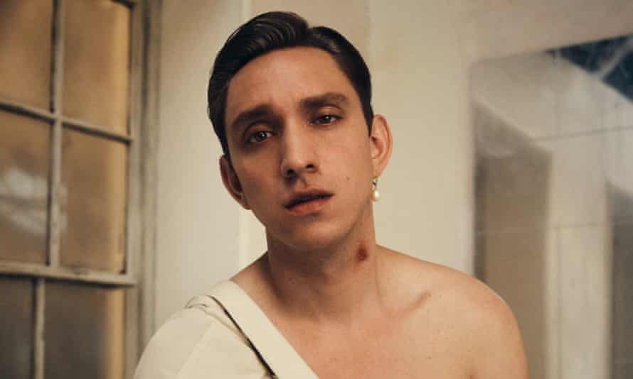 Some kind of velvet singing ... Oliver Sim.