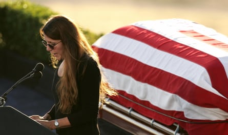 Davis speaks at the interment ceremony for her father on 11 June 2004 in Simi Valley, California.