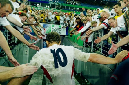 Jonny Wilkinson heads down the tunnel after the lap of honour in Sydney