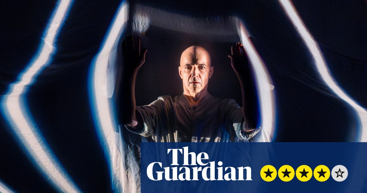 Landscapes review – Russell Maliphant’s mesmeric, meditative works of dance and light