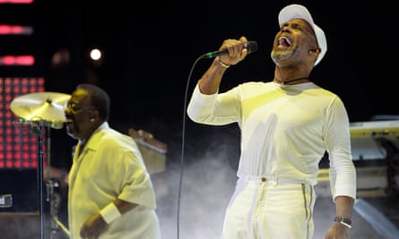 Frankie Beverly, right, on stage at the Essence music festival in New Orleans, 2009.