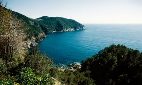 the coast between Framura and Bonassola, with Salto della Lepre in the background.