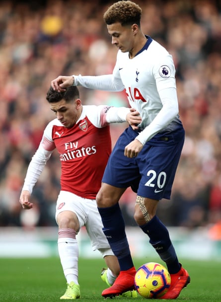 Lucas Torreira battles for possession with Dele Alli