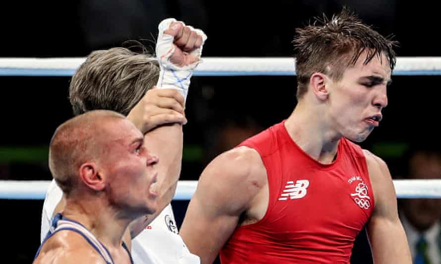 L'Irlandais Michael Conlan réagit à la défaite subie par le Russe Vladimir Nikitin en quarts de finale des JO de Rio