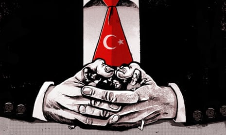 Ben Jennings'in, Türk liderinin (hilal desenli kravatlı) başparmaklarıyla muhalefeti ezdiği çizimi