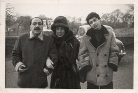 Gold egg maker Paul Kutchinsky in a black and white photo with his parents around 1965
