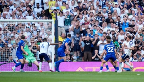 Joao Palhinha scores!