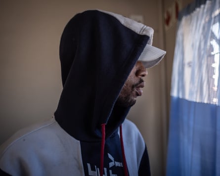 'Luz nesta escuridão': comunidades resistem à cultura de gangues da Cidade do Cabo