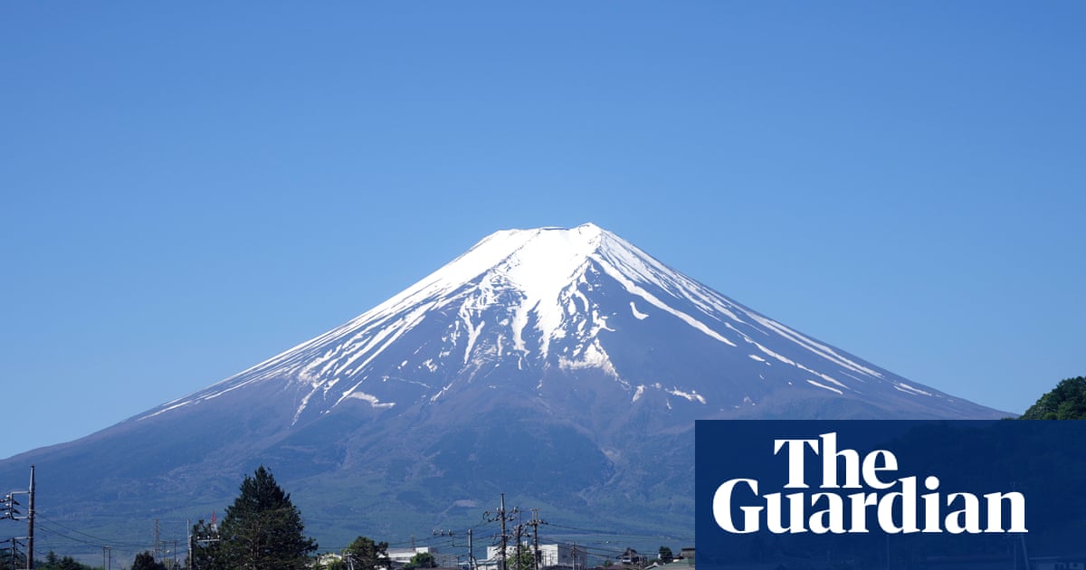 Man leaves young son on Mount Fuji before ascending Japan’s highest peak