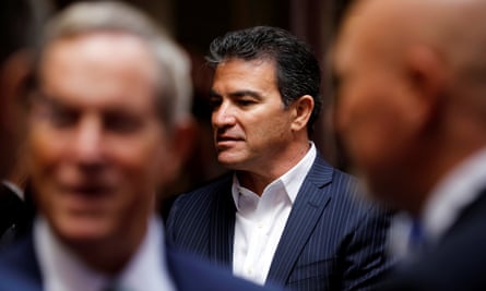 Differential focus image that centres Yossi Cohen among a crowd of suited men