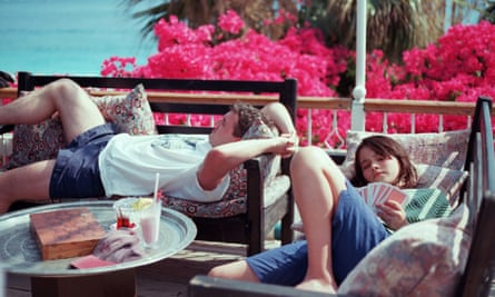 Paul Mescal and Frankie Corio in Aftersun.