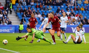 The ball goes just wide of Vanina Correa’s post as Jodie Taylor and Aldana Cometti look on.