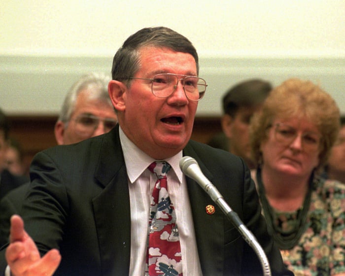 Duke Cunningham, Vietnam flying ace and congressman convicted of bribery, dies at 83