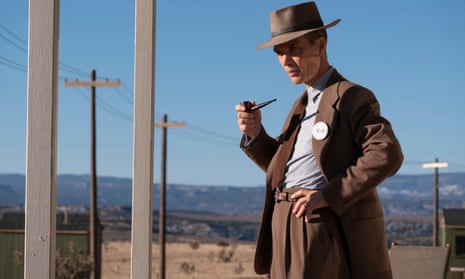 Cillian Murphy dalam sebuah adegan dari Oppenheimer.