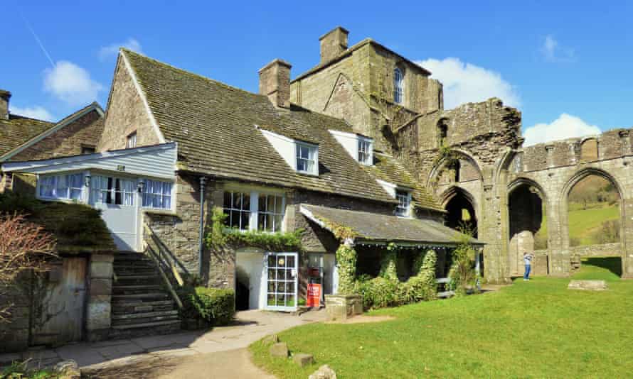 Exterior of Llanthony Priory Hotel, with ruins,
