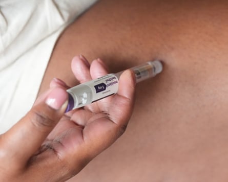 A person using pre-filled injection pen of Mounjaro