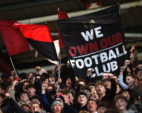 Футбольний стадіон