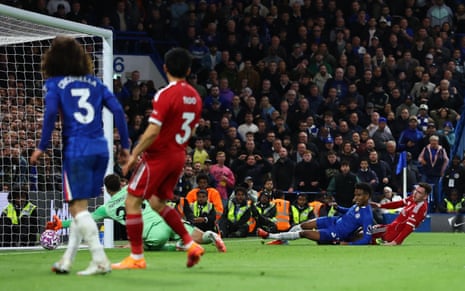 Estêvão comemora o gol da vitória do Chelsea nos acréscimos contra o Liverpool