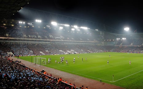 Winston Reid scores the winning goal against Manchester United – and the final goal to be scored at Upton Park – on 10 May 2016.