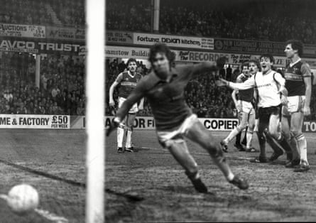 West Ham United goalkeeper Tom McAllister is beaten by a header from Bryan Robson as Manchester United come back and draw 2-2 at Upton Park.