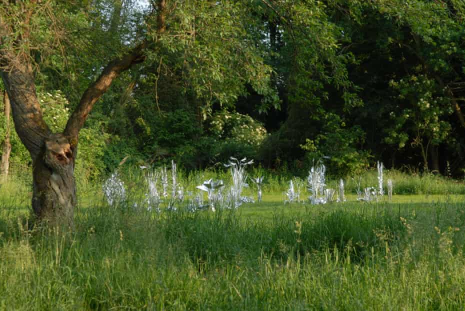 Toshihiko Mitsuya, L'étude de la structure du jardin en aluminium sur les plantes, 2020, Aluminium.  Taille variable, © Toshihiko Mitsuya.  Image de Hanno Plate