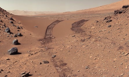 Tracks made by Curiosity across a sand drift at Dingo Gap, 2014